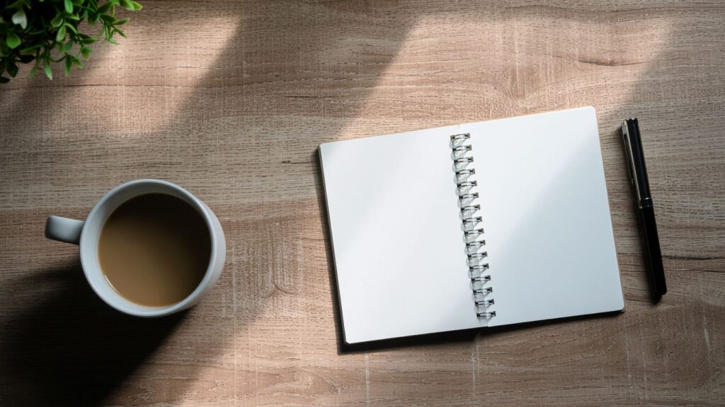 理由のない「仕事を辞めたい」気持ちの正体に気づき、静かに整理を始めるためのノートと机